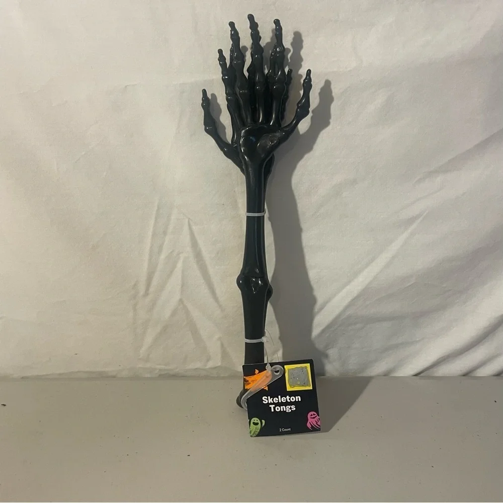 Skeleton tongs Black NEW grab for your holiday party